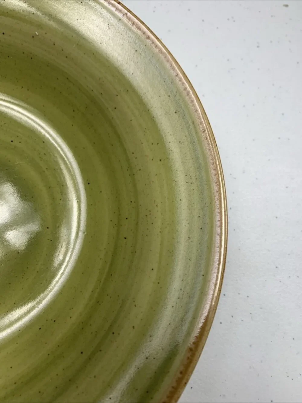 Thomson Pottery, Swirl Pattern Diameter Large Rim Soup Bowl Pasta Green